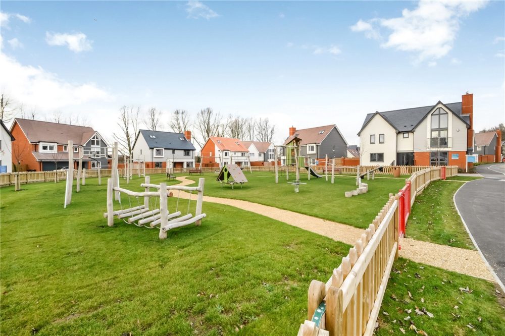 bellway-homes-crown-hbs-group-southern-sub-contractor-of-the-year-2019-oxlease-meadow-street_scene