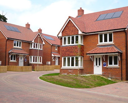 bovis-homes-hamble-view-hbs-new-energies-new-build-solar-pv-installers-for-housebuilders-roof-integrated-solar-panels-case-study-gallery2