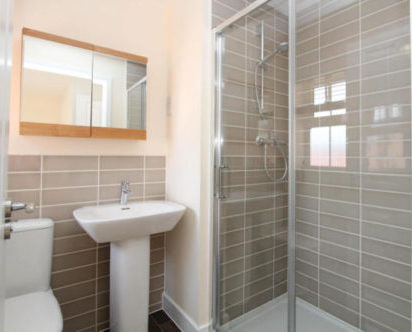 hbs-group-southern-hbs-mechanical-plumbing-heating-services-new-build-housing-barratt-homes-david-wilson-homes-st-james-place-case-study-ensuite