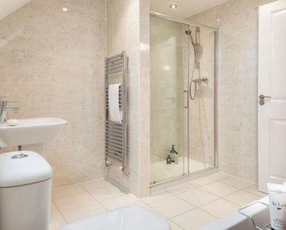 hbs-group-southern-hbs-mechanical-plumbing-heating-services-new-build-housing-barratt-homes-david-wilson-homes-st-james-place-case-study-ensuite2