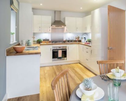 hbs-group-southern-mechanical-electrical-solar-pv-services-new-homes-new-build-linden-homes-scholars-grange-swanmore-case-study-typical-kitchen-interior-1