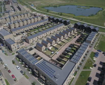 hbs-new-energies-solar-for-new-homes-solar-panels-for-new-build-houses-new-build-solar-pv-panels-bovis-homes-paragon-clay-farm-cambridge-case-study-aerial-view1