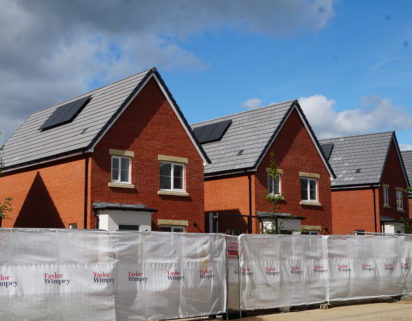 taylor wimpey kingfisher grange new build solar installer hbs new energies
